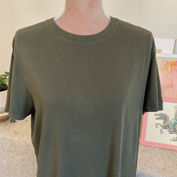 Everlane Organic Cotton Tee, Size M, olive - Picture 2 of 4